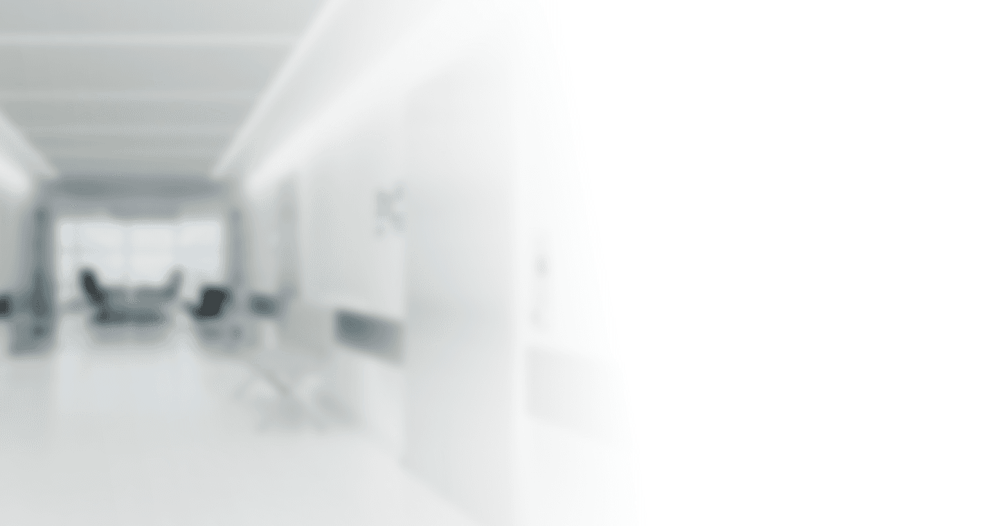 Imagem de fundo cinza com vários corações desenhados a mão